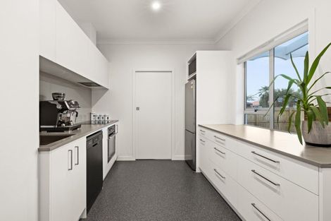 Photo of property in 26 Lee Road, Taradale, Napier, 4112