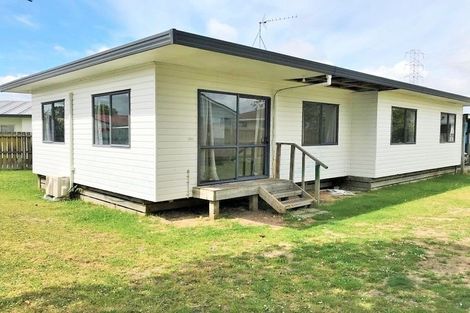 Photo of property in 2/5 Solveig Place, Randwick Park, Auckland, 2105