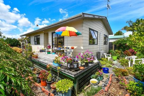 Photo of property in 94 Roberts Road, Te Atatu South, Auckland, 0610