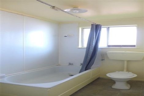 Photo of property in 4/76 Portage Road, New Lynn, Auckland, 0600