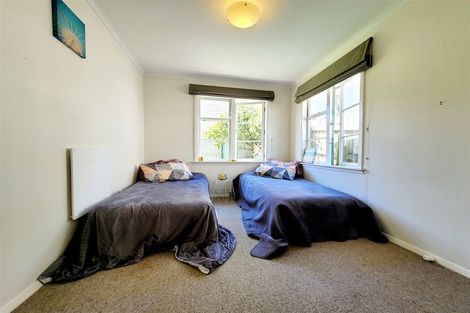 Photo of property in 20 Miles Crescent, Newlands, Wellington, 6037