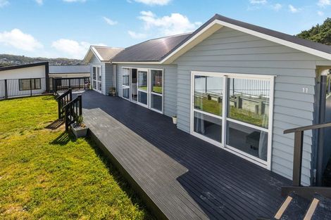 Photo of property in 11 Cirrus Close, Newlands, Wellington, 6037