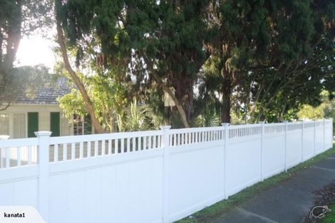 Photo of property in 1 Miltonia Avenue, Te Atatu South, Auckland, 0610