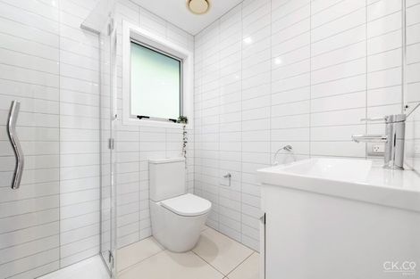 Photo of property in 212 Whites Line East, Waiwhetu, Lower Hutt, 5010