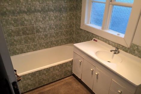 Photo of property in 260 Henderson Valley Road, Henderson, Auckland, 0612