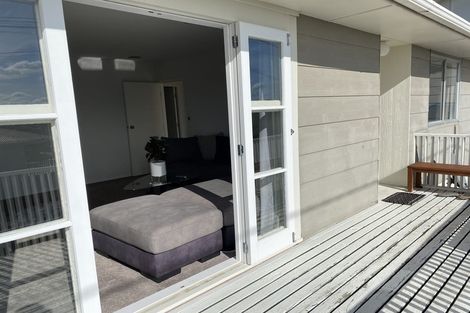 Photo of property in 1/16 Stanley Road, Glenfield, Auckland, 0629