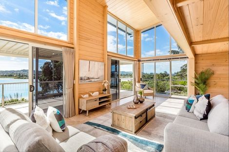 Photo of property in 42 Pohutukawa Avenue, Red Beach, 0932