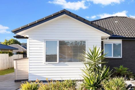 Photo of property in 44b Gilbransen Road, Kumeu, 0810