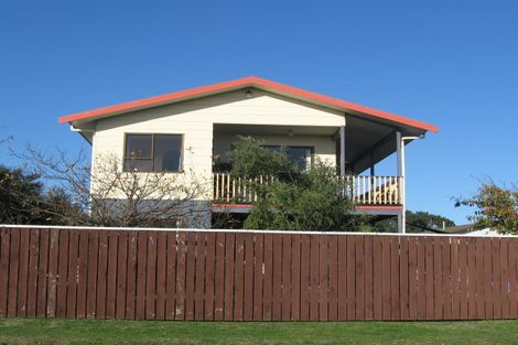 Photo of property in 8 Olive Terrace, Paraparaumu Beach, Paraparaumu, 5032