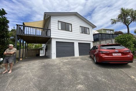 Photo of property in 27a Holiday Road, Stanmore Bay, Whangaparaoa, 0932