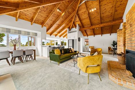Photo of property in 18 Burgundy Park Avenue, Henderson, Auckland, 0612
