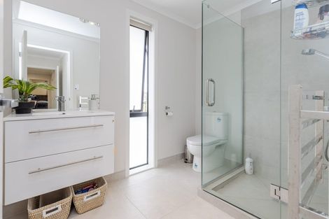Photo of property in 24 Te Tiireke Drive, Glenview, Hamilton, 3206