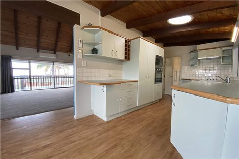 Photo of property in 8 Panorama Court, Red Beach, 0932