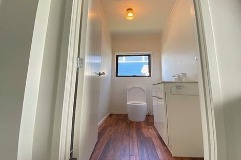 Photo of property in 2/21 Scarboro Terrace, Murrays Bay, Auckland, 0630