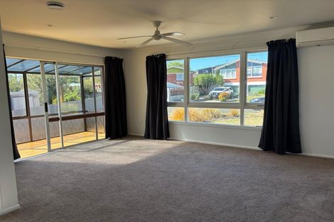 Photo of property in 8 Wanaka Place, Glenview, Hamilton, 3206