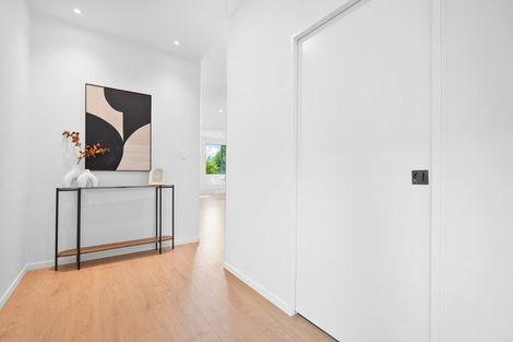 Photo of property in 144a Oaktree Avenue, Browns Bay, Auckland, 0630