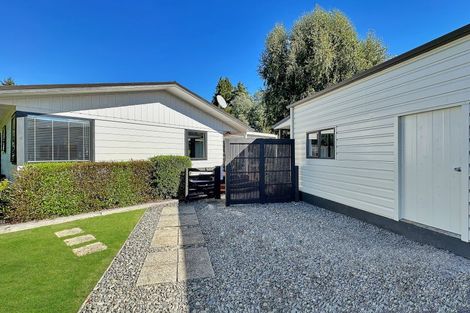 Photo of property in 11 Gibbs Place, Kinloch, Taupo, 3377