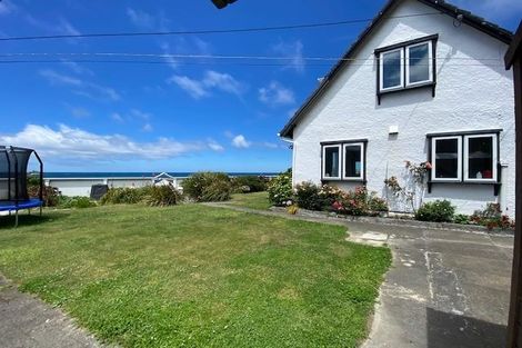 Photo of property in 336 The Esplanade, Island Bay, Wellington, 6023