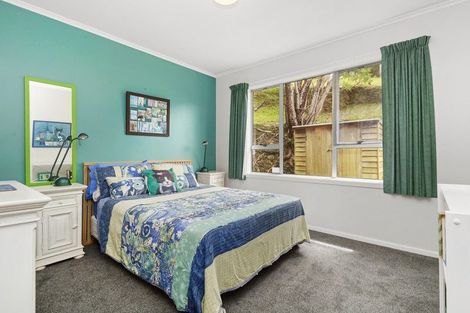 Photo of property in 27 Hampton Hill Road, Tawa, Wellington, 5028