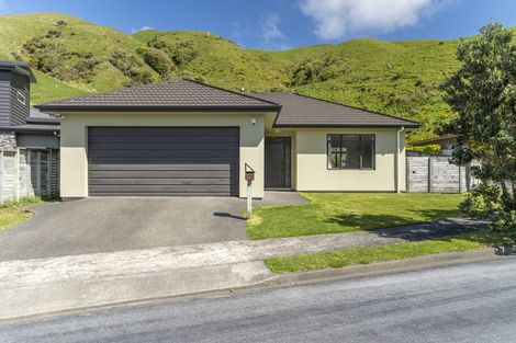 Photo of property in 13 Yarnbrook Grove, Churton Park, Wellington, 6037