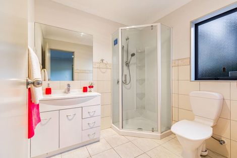 Photo of property in 65 Helleur Road, Massey, Auckland, 0614