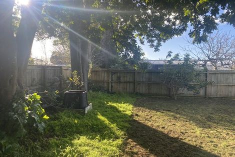 Photo of property in 51 Beach Road, Te Atatu Peninsula, Auckland, 0610
