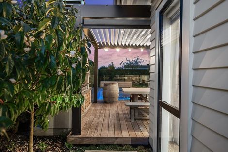 Photo of property in 33 Pohutukawa Parade, Riverhead, 0820