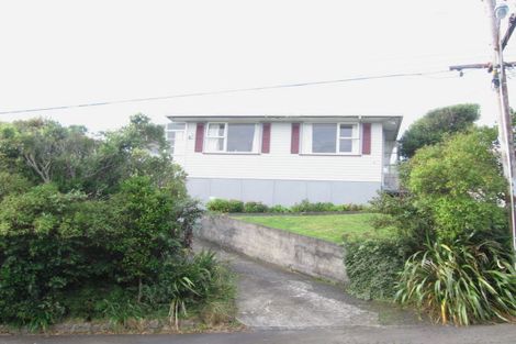 Photo of property in 6 Brooker Grove, Newlands, Wellington, 6037