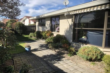 Photo of property in 37 Karnak Crescent, Russley, Christchurch, 8042