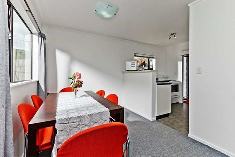 Photo of property in 1/1 Cheval Drive, Totara Vale, Auckland, 0629