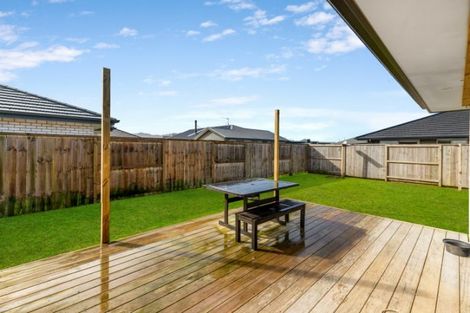 Photo of property in 14 Saint Michael Crescent, One Tree Point, 0118