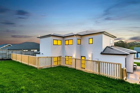 Photo of property in 4 Franheim Crescent, Orewa, 0931