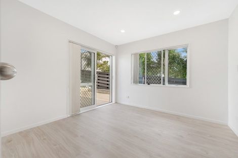 Photo of property in 41 Gosford Drive, Botany Downs, Auckland, 2010