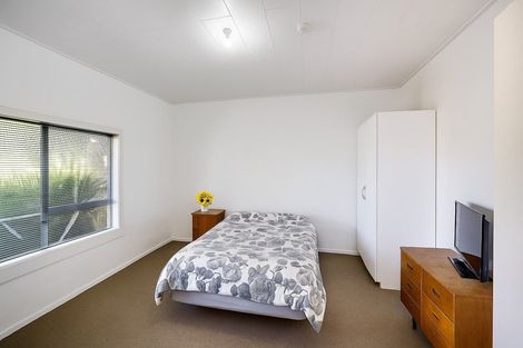 Photo of property in 2 Avondale Road, Taradale, Napier, 4112