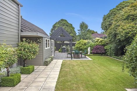 Photo of property in 18 Lombard Place, Avonhead, Christchurch, 8042