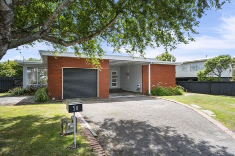 Photo of property in 50 Churton Drive, Churton Park, Wellington, 6037