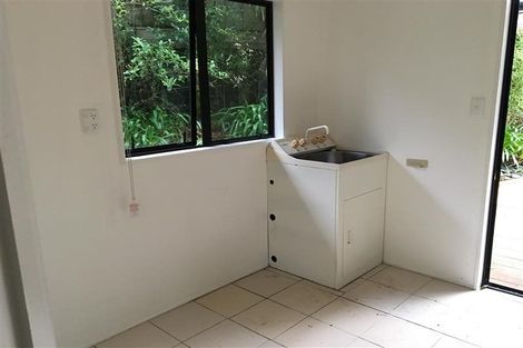 Photo of property in 2/5 Seaford Place, Murrays Bay, Auckland, 0630