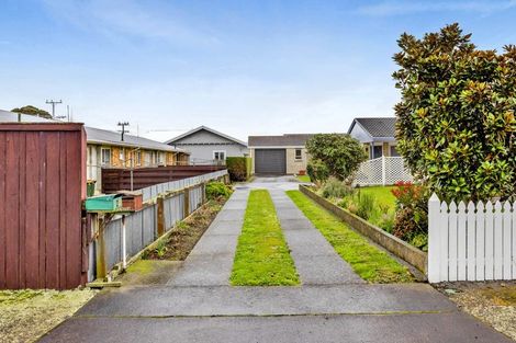 Photo of property in 6 Manse Street, Hawera, 4610