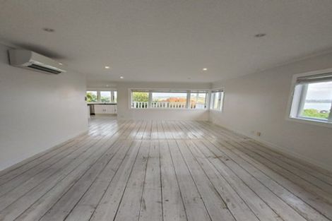 Photo of property in 12 Tindalls Bay Road, Tindalls Beach, Whangaparaoa, 0930