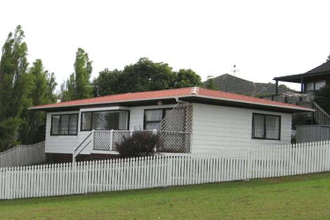 Photo of property in 1/42 Elizabeth Drive, West Harbour, Auckland, 0618