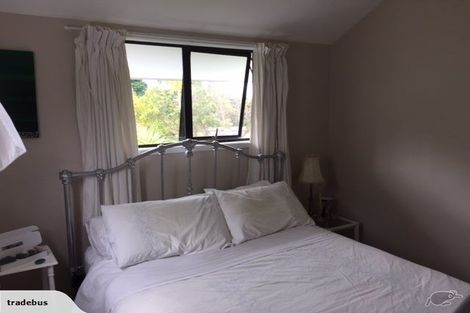 Photo of property in 1/70 Ayton Drive, Totara Vale, Auckland, 0629