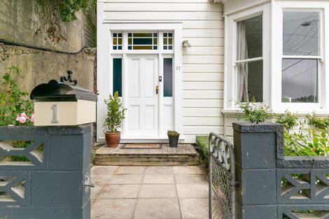 Photo of property in 51 Scarborough Terrace, Mount Victoria, Wellington, 6011