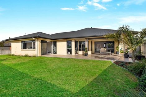 Photo of property in 32 Ripple Grove, Waiuku, 2123