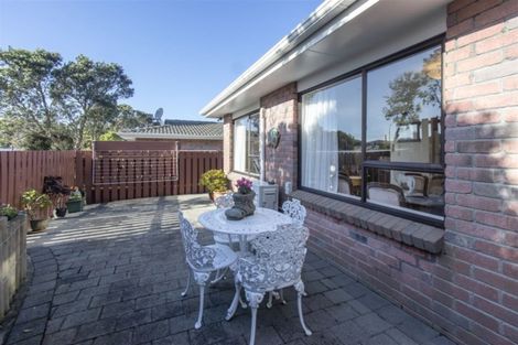 Photo of property in 4f2 Stewart Drive, Newlands, Wellington, 6037