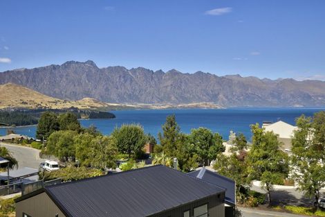 Photo of property in 14 Sainsbury Road, Fernhill, Queenstown, 9300