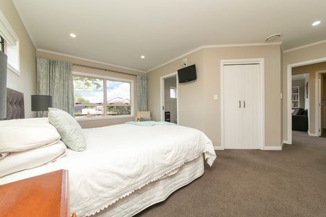 Photo of property in 18 Great North Road, Riverhead, 0820