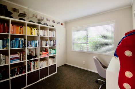 Photo of property in 2a Taipari Road, Te Atatu Peninsula, Auckland, 0610