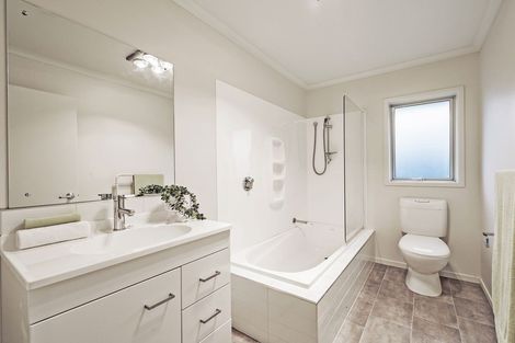 Photo of property in 9 Burford Way, Rolleston, 7615