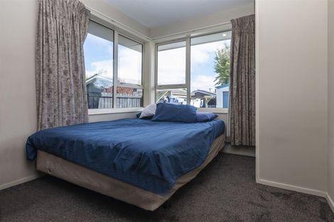 Photo of property in 15 Frensham Crescent, Woolston, Christchurch, 8062