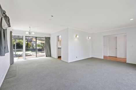 Photo of property in 3 Russett Grove, Henderson, Auckland, 0612